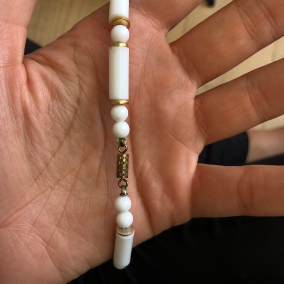 White Vintage Necklace - Picture 5 of 5